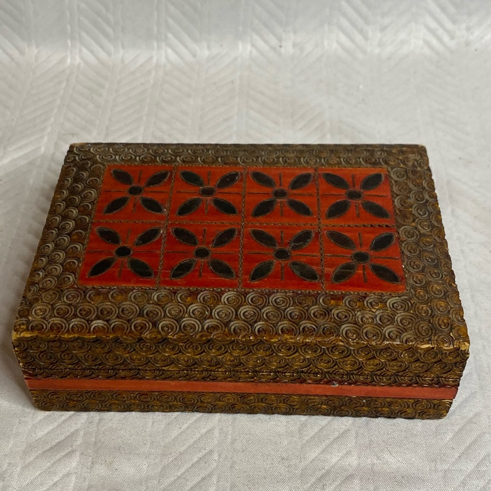 Beautiful wood copper inlay art box with lid.